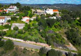 Land with project in preparation - Single storey house T3+1 with swimming pool