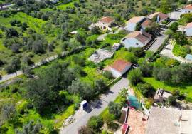 Land with project in preparation - Single storey house T3+1 with swimming pool