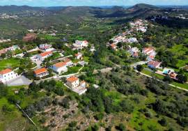 Land with project in preparation - Single storey house T3+1 with swimming pool