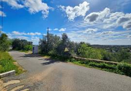 Land with project in preparation - Single storey house T3+1 with swimming pool