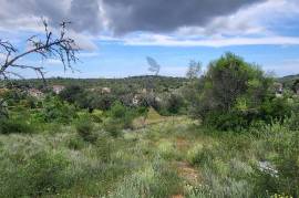 Land with project in preparation - Single storey house T3+1 with swimming pool