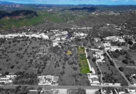 Land with project in preparation - Single storey house T3+1 with swimming pool