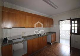 3 bedroom apartment for rent on the outskirts of the city