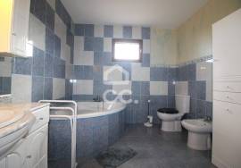 Detached House T3 with Unobstructed View and Land of 4500m2 – Ready to Live in