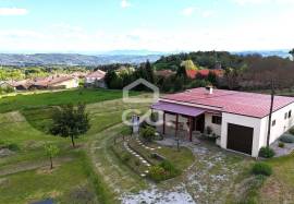 Detached House T3 with Unobstructed View and Land of 4500m2 – Ready to Live in