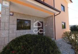 Perfect villa for those looking for comfort and tranquility on the outskirts of the city of Chaves 5min. all the amenities you need