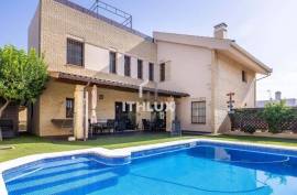 Exclusive luxury house in Las Almenas (Tomares-Castilleja) with independent apartment and pool
