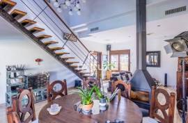 Exclusive luxury house in Las Almenas (Tomares-Castilleja) with independent apartment and pool