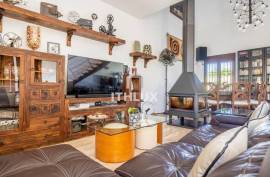 Exclusive luxury house in Las Almenas (Tomares-Castilleja) with independent apartment and pool