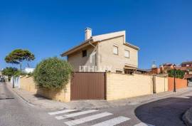 Exclusive luxury house in Las Almenas (Tomares-Castilleja) with independent apartment and pool