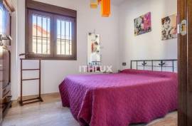 Exclusive luxury house in Las Almenas (Tomares-Castilleja) with independent apartment and pool
