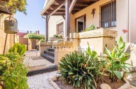 Exclusive luxury house in Las Almenas (Tomares-Castilleja) with independent apartment and pool