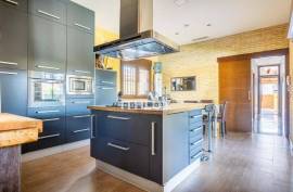 Exclusive luxury house in Las Almenas (Tomares-Castilleja) with independent apartment and pool
