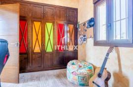 Exclusive luxury house in Las Almenas (Tomares-Castilleja) with independent apartment and pool