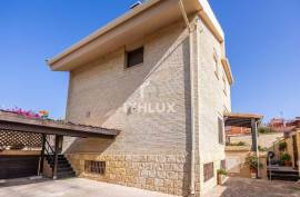 Exclusive luxury house in Las Almenas (Tomares-Castilleja) with independent apartment and pool