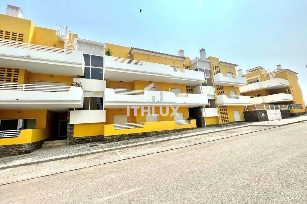 Beautiful 2-bedroom, 2-bathroom apartment in Conceicao with Pool