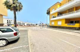 Beautiful 2-bedroom, 2-bathroom apartment in Conceicao with Pool