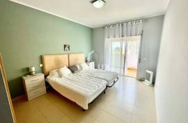 Beautiful 2-bedroom, 2-bathroom apartment in Conceicao with Pool