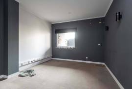Office, retail or service space | 296 m2 | Carnaxide