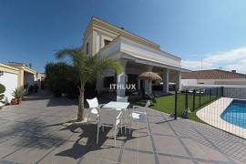 LUXURY VILLA IN SANLÚCAR LA MAYOR