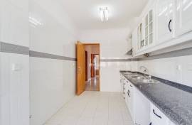 For rent T2 90M2 in Massamá