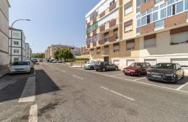 For rent T2 90M2 in Massamá