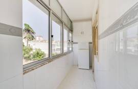 For rent T2 90M2 in Massamá