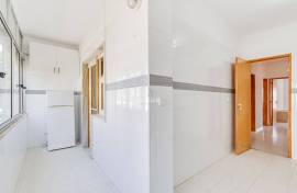 For rent T2 90M2 in Massamá