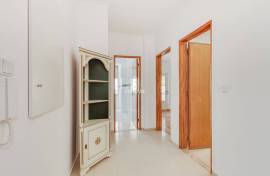 For rent T2 90M2 in Massamá