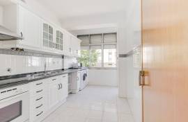 For rent T2 90M2 in Massamá