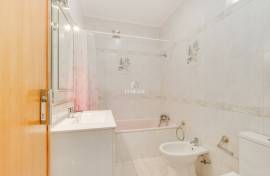 For rent T2 90M2 in Massamá
