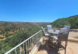 Beautiful 3 + 1 -bedroom villa with breathtaking views over the countryside and sea view in São Brás de Alportel