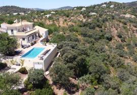 Beautiful 3 + 1 -bedroom villa with breathtaking views over the countryside and sea view in São Brás de Alportel