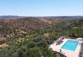 Beautiful 3 + 1 -bedroom villa with breathtaking views over the countryside and sea view in São Brás de Alportel