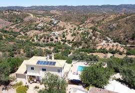 Beautiful 3 + 1 -bedroom villa with breathtaking views over the countryside and sea view in São Brás de Alportel