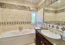 Beautiful 3 + 1 -bedroom villa with breathtaking views over the countryside and sea view in São Brás de Alportel