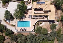 Beautiful 3 + 1 -bedroom villa with breathtaking views over the countryside and sea view in São Brás de Alportel