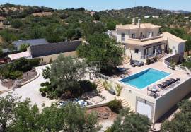 Beautiful 3 + 1 -bedroom villa with breathtaking views over the countryside and sea view in São Brás de Alportel