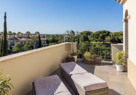 Exceptional 2-Bedroom Penthouse with Private Rooftop Terrace in Pine Hills, Vilamoura