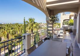 Exceptional 2-Bedroom Penthouse with Private Rooftop Terrace in Pine Hills, Vilamoura