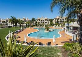 Exceptional 2-Bedroom Penthouse with Private Rooftop Terrace in Pine Hills, Vilamoura