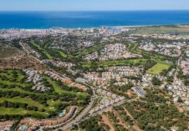 Exceptional 2-Bedroom Penthouse with Private Rooftop Terrace in Pine Hills, Vilamoura