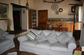 Excellent 4 Bed House & Separate Apartment for Sale In Arezzo Tuscany