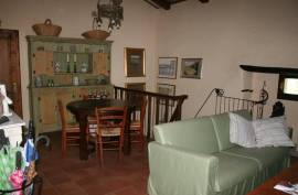 Excellent 4 Bed House & Separate Apartment for Sale In Arezzo Tuscany