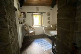 Excellent 4 Bed House & Separate Apartment for Sale In Arezzo Tuscany