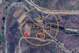 Rustic land with 1700 M2, located a few minutes from the picturesque village of Ameixial