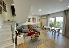 2 bedroom villa with attic in Famões