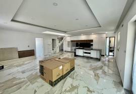 4 bedroom villa in Apelação with swimming pool