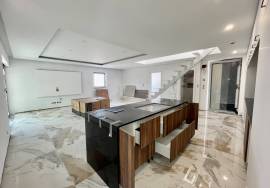 4 bedroom villa in Apelação with swimming pool
