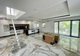 4 bedroom villa in Apelação with swimming pool
